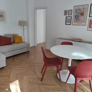  Appartamento Elegante Bilocale A Con Balcone